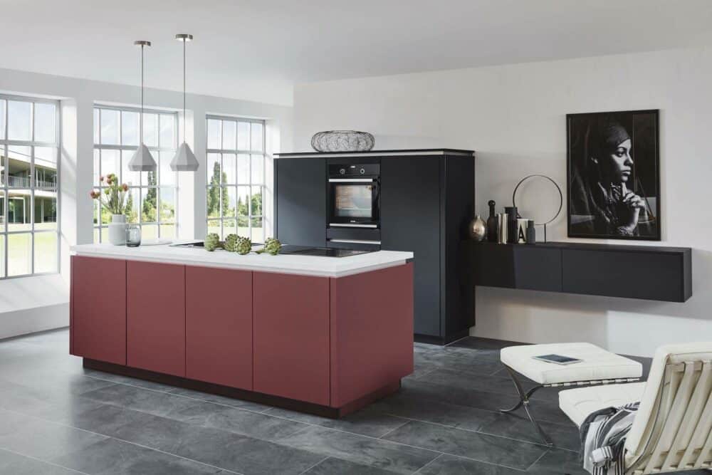 Nobilia Designküche mit Insel Rostrot