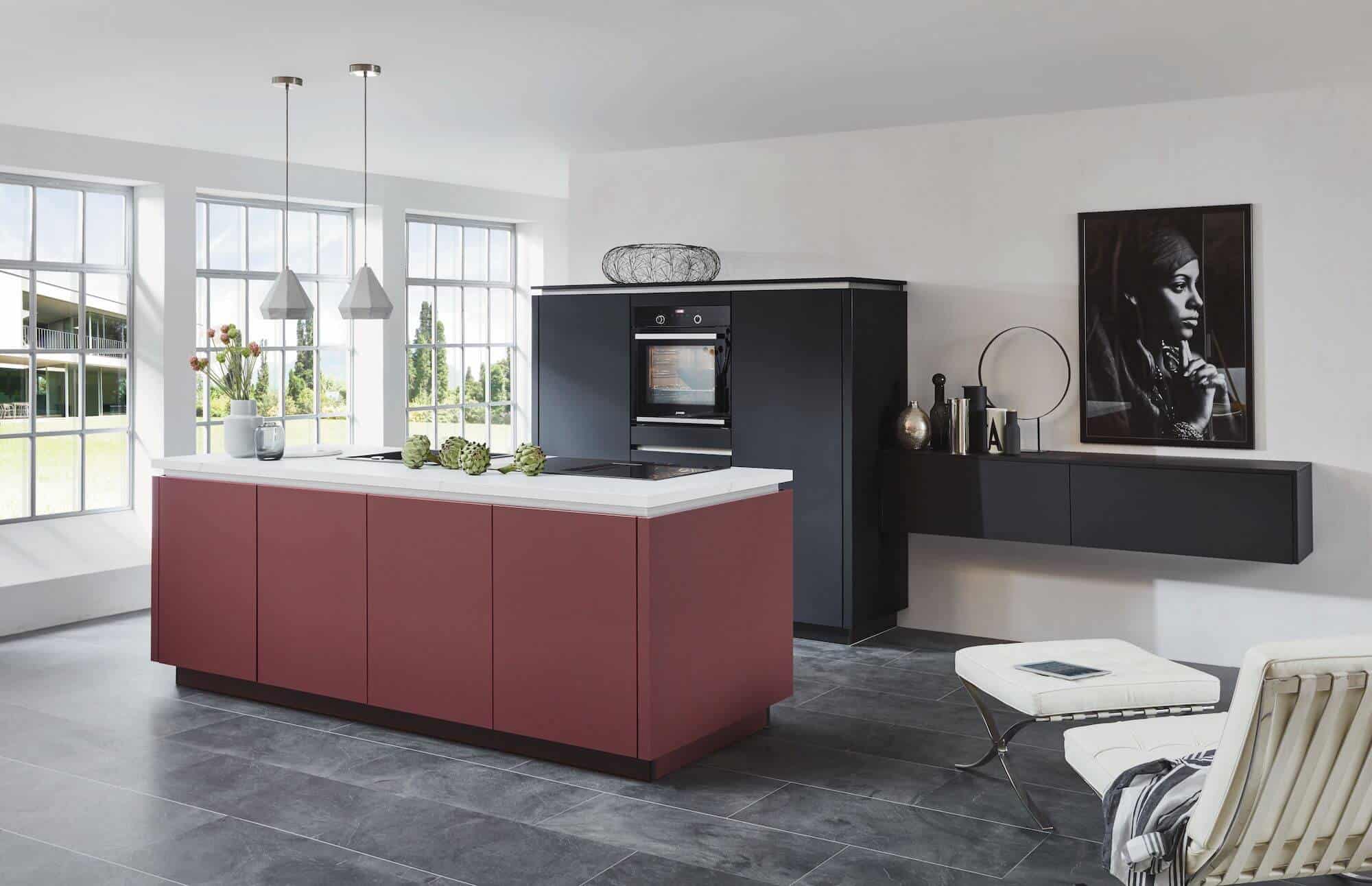 Nobilia Designküche mit Insel Rostrot