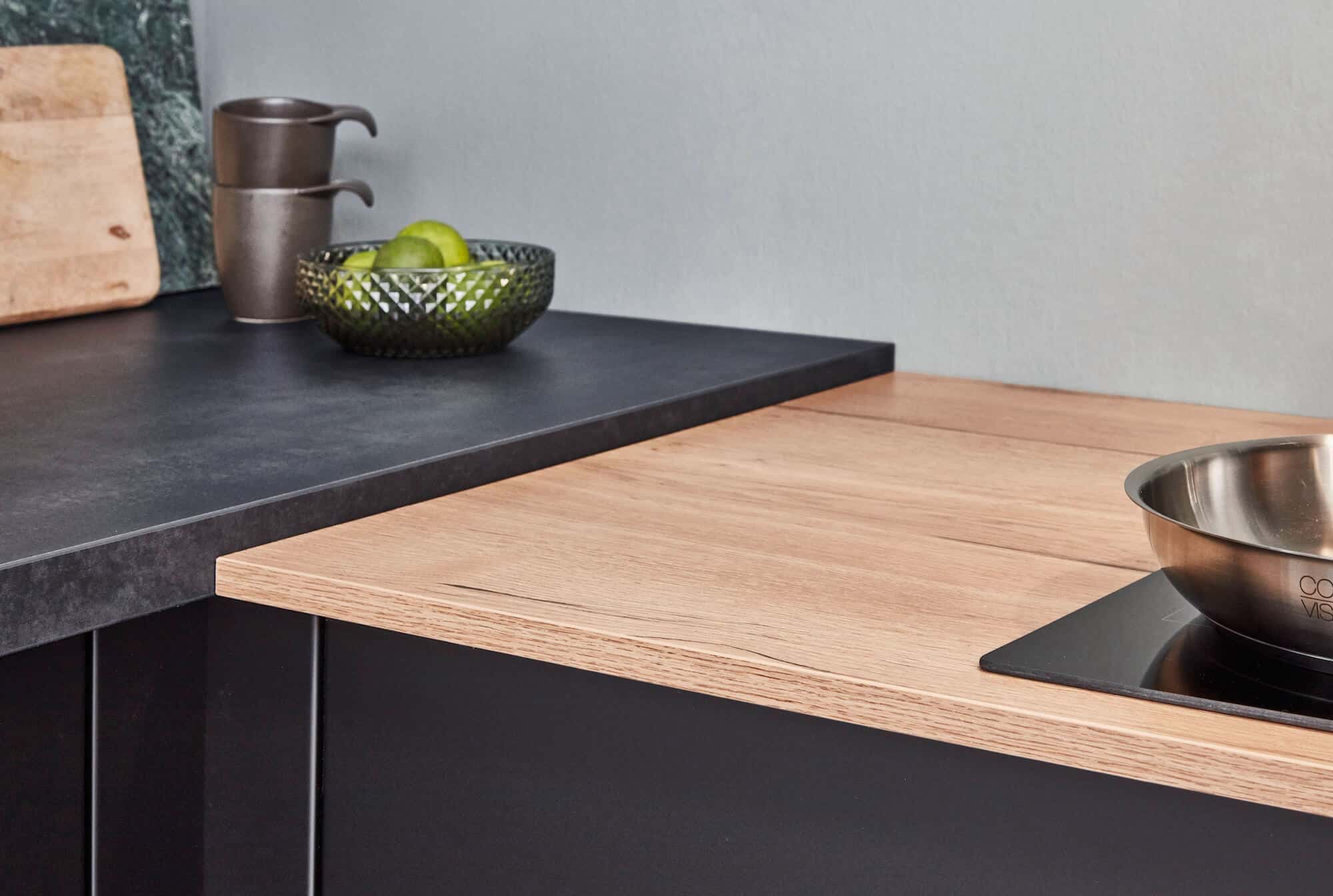 Holzgriff Nobilia U-Küche Touch Schwarz