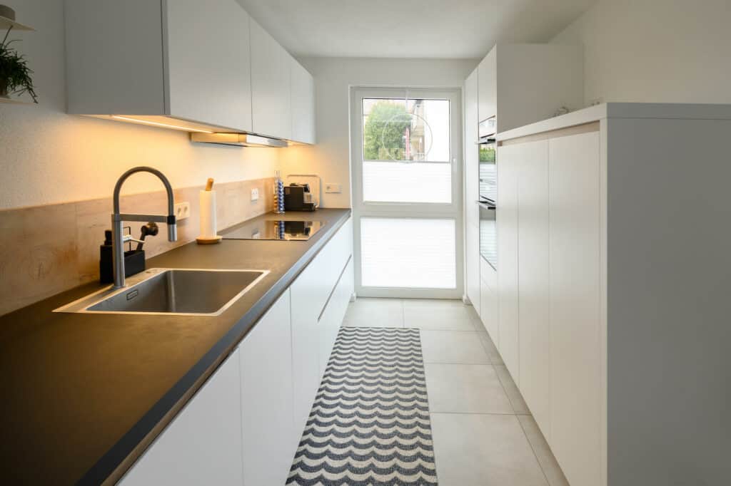Ballerina Küchenzeile weiß Design mit Wandschrank