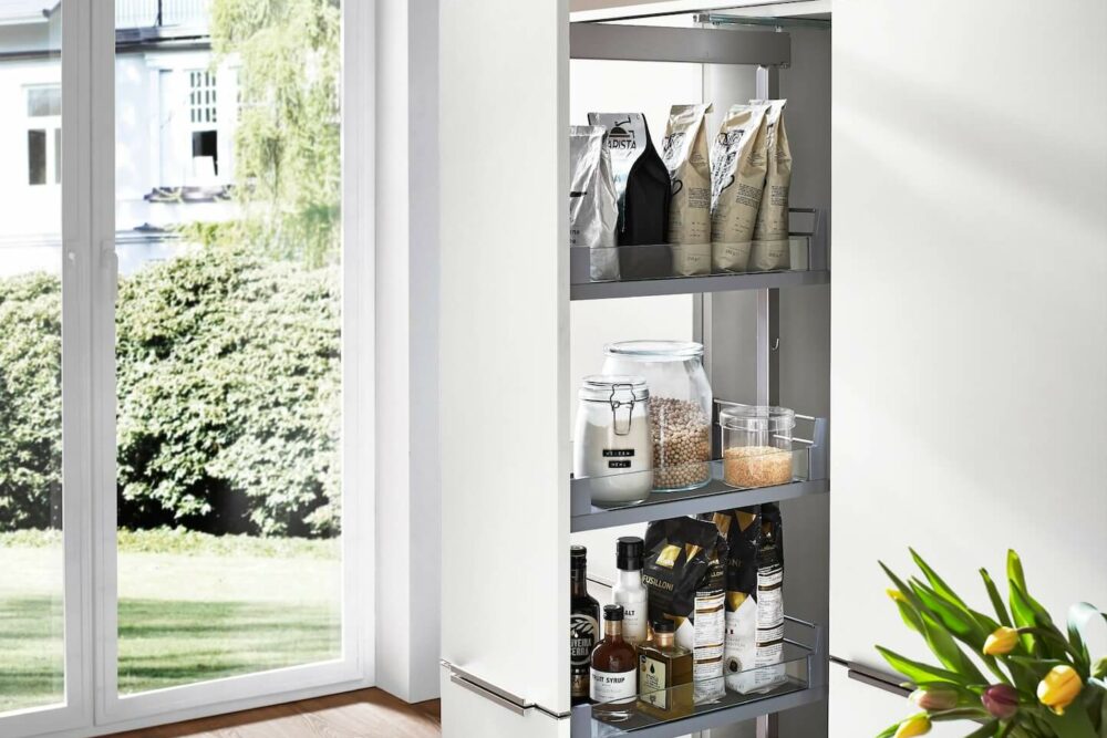 Apothekerschrank Nobilia moderne L-Küche weiß
