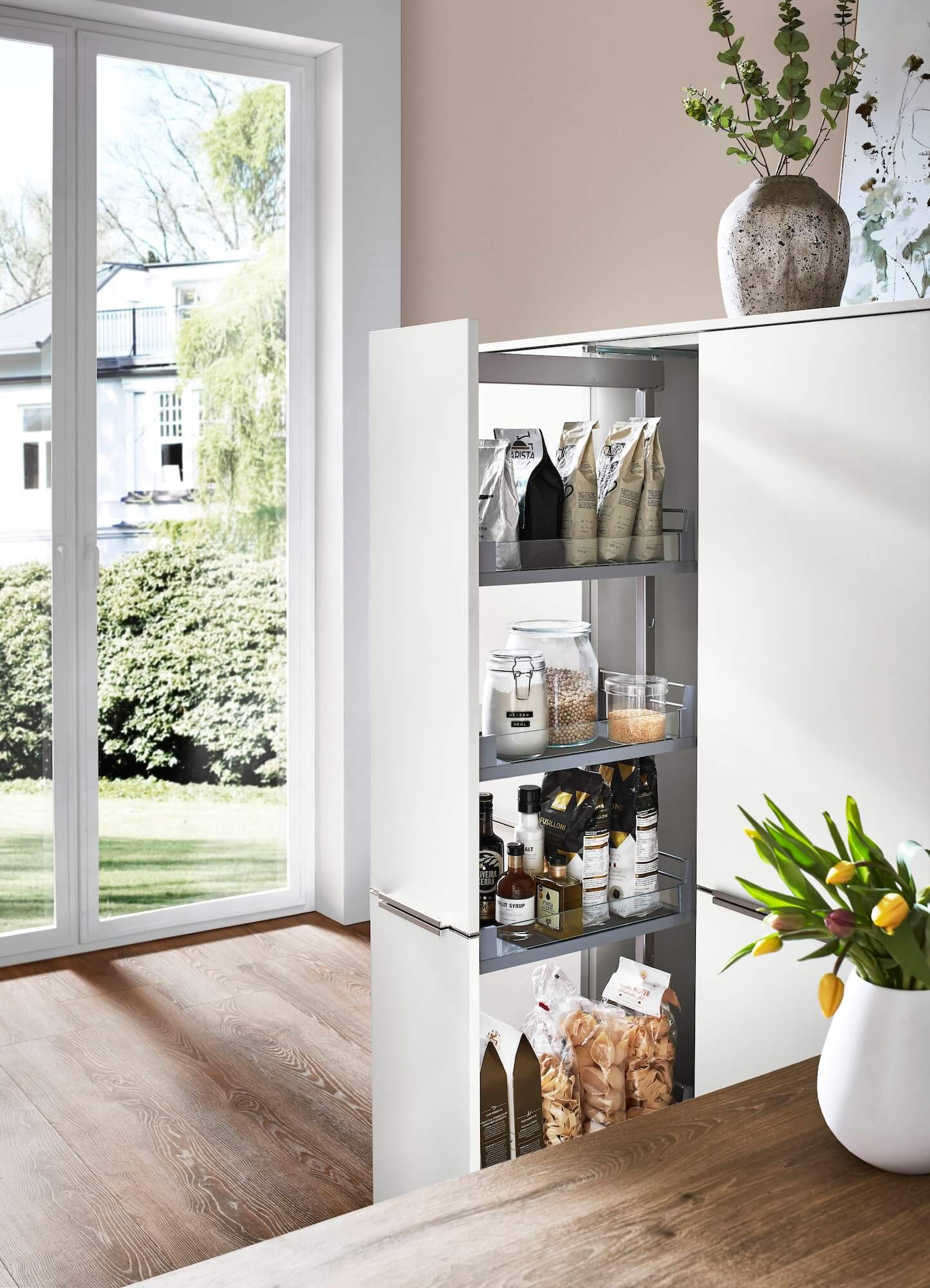 Apothekerschrank Nobilia moderne L-Küche weiß