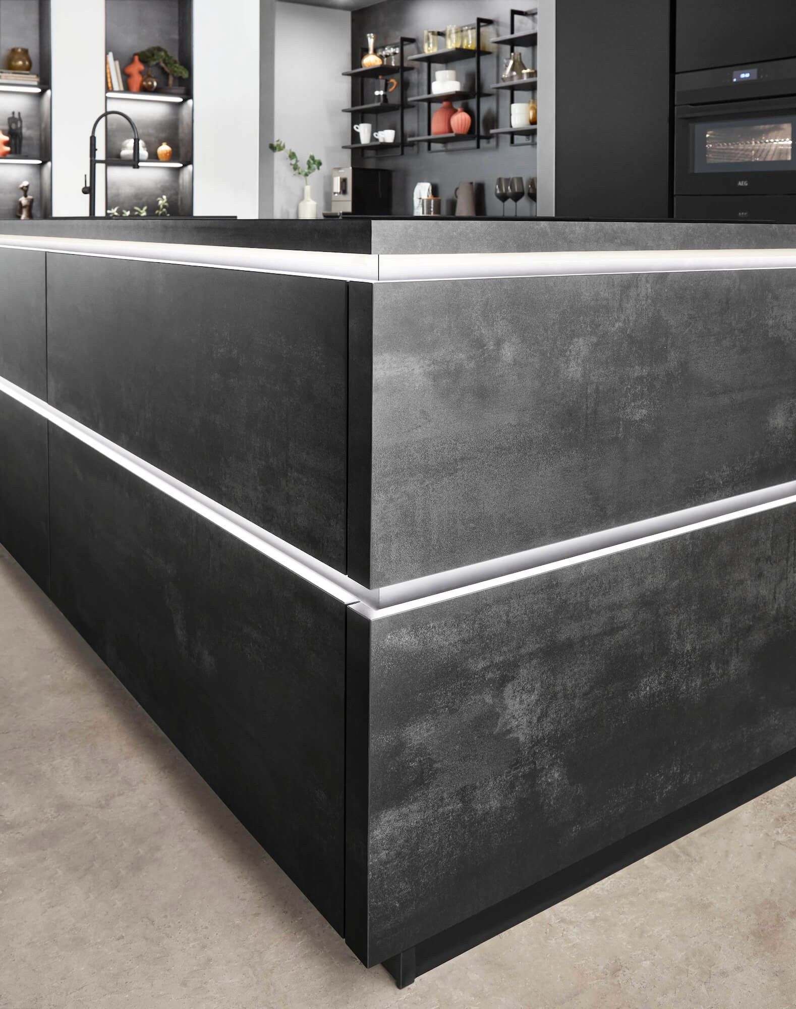 Grifflose Fronten Nobilia Design Inselküche grau