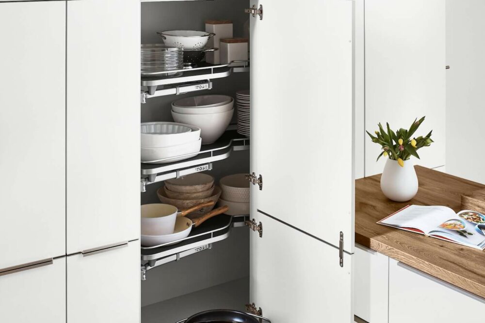 Le Mans Schrank Nobilia moderne L-Küche weiß