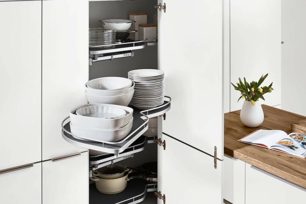Le Mans Schrank Nobilia weiße L Küche modern