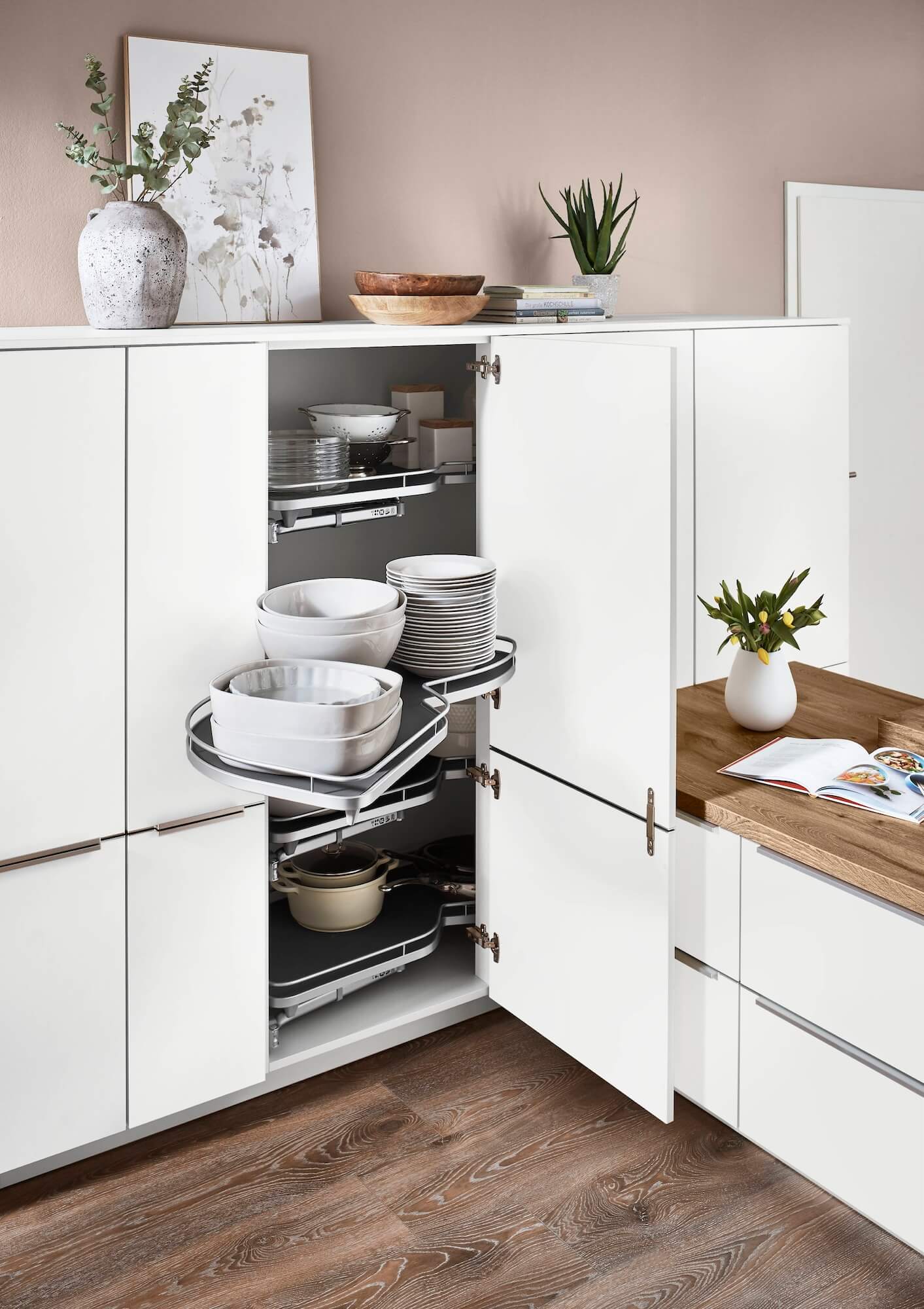 Le Mans Schrank Nobilia weiße L Küche modern