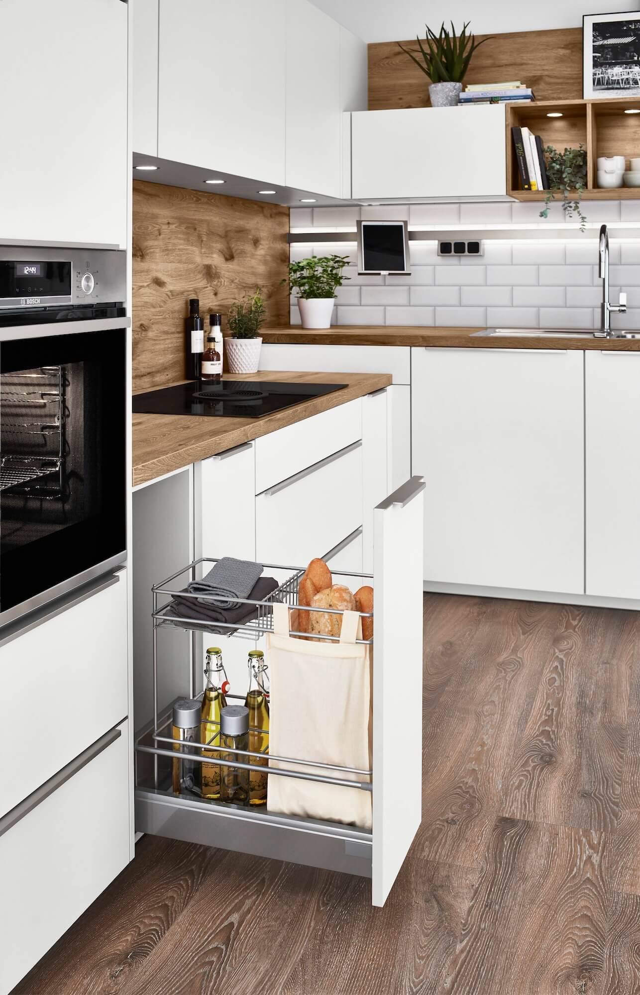 Nobilia Senso weiße L-Küche mit Auszugschrank