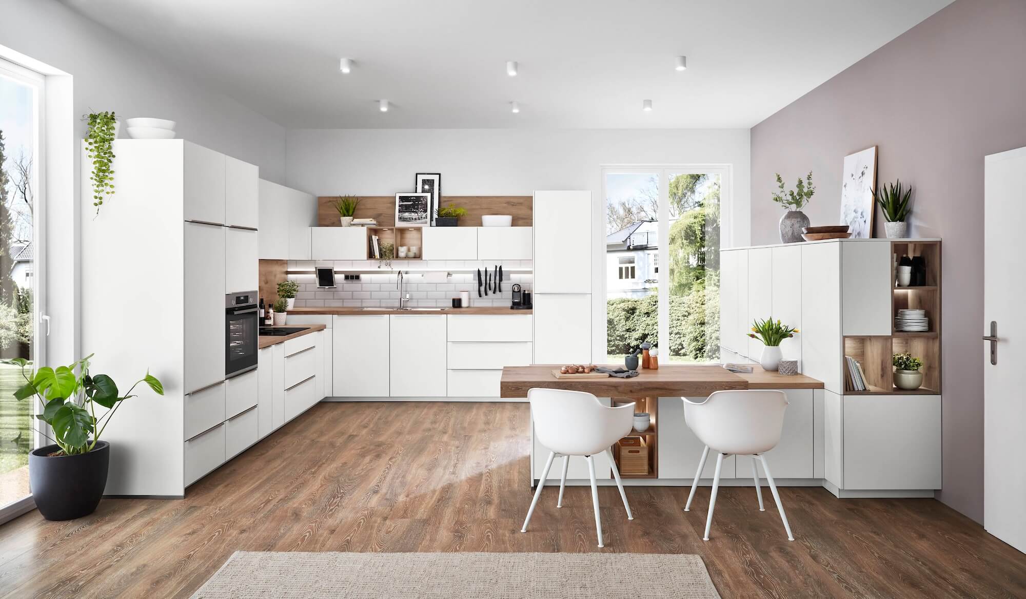 Nobilia moderne L-Küche mit Esstheke und Wandschrank