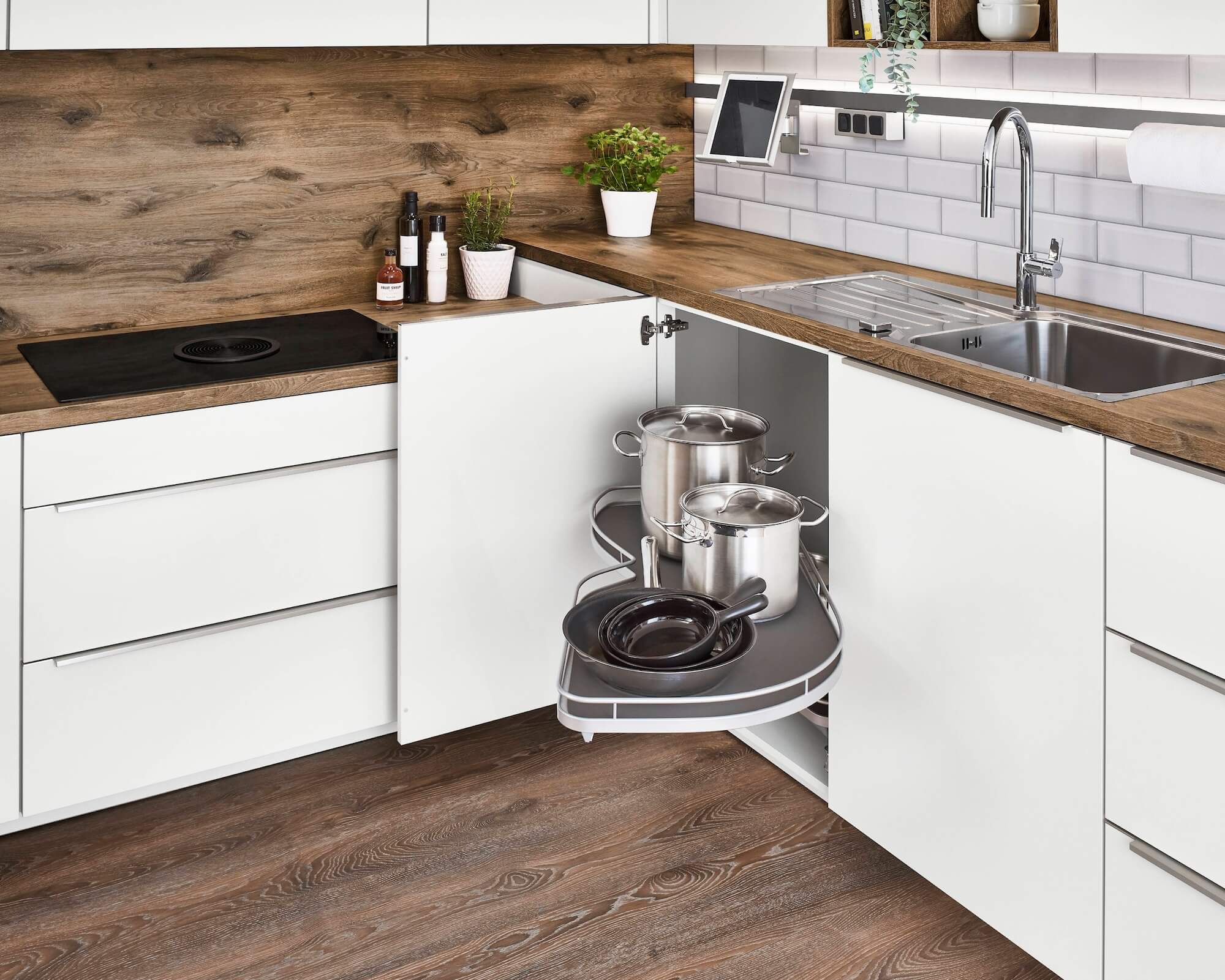 Nobilia Moderne L-Küche mit Wandschrank – Bild 15