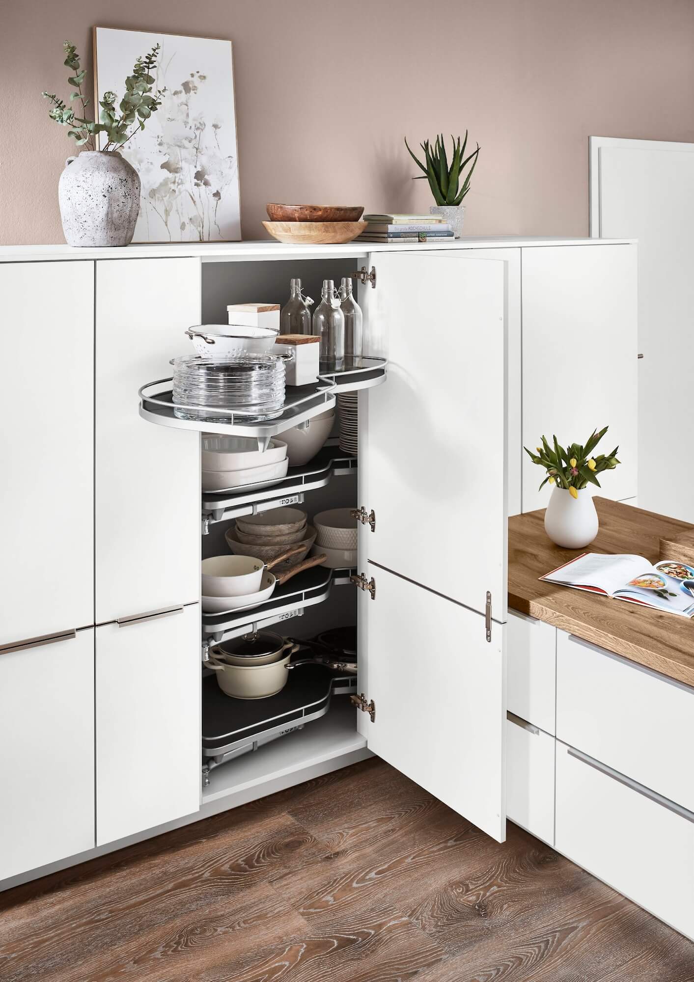Nobilia senso moderne L-Küche mit Le Mans Schrank