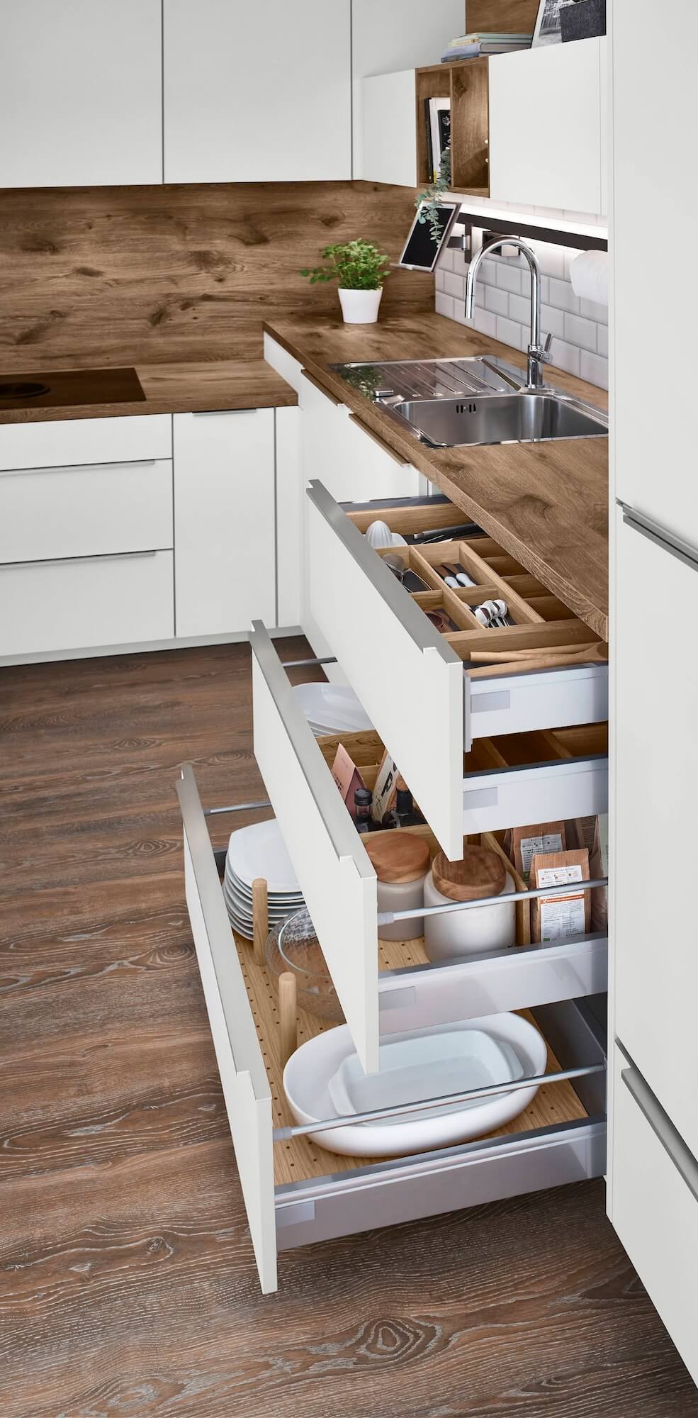 Nobilia Moderne L-Küche mit Wandschrank – Bild 20