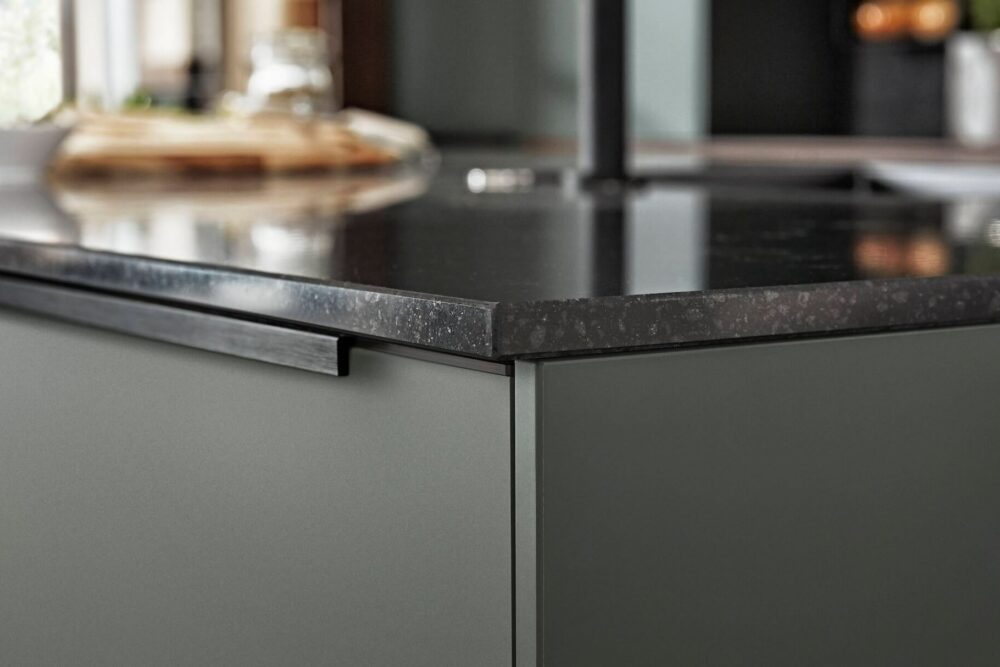 Nobilia Design Küche Mineralgrün Arbeitsplatte