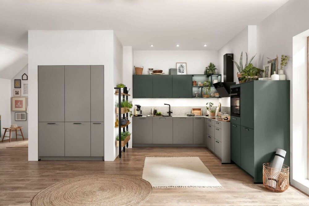 Nobilia Moderne U-Küche mit Hochschrank