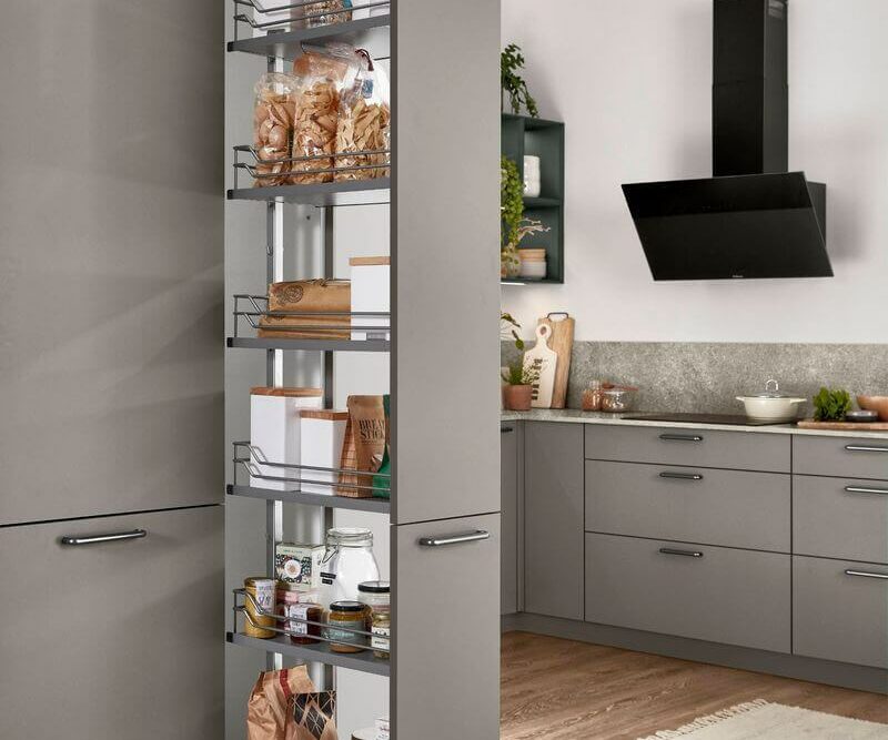 Nobilia Moderne U-Küche mit Hochschrank Apothekerschrank