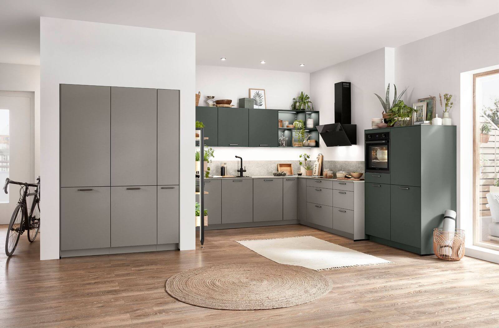 Nobilia Moderne U-Küche mit Hochschrank und Regal