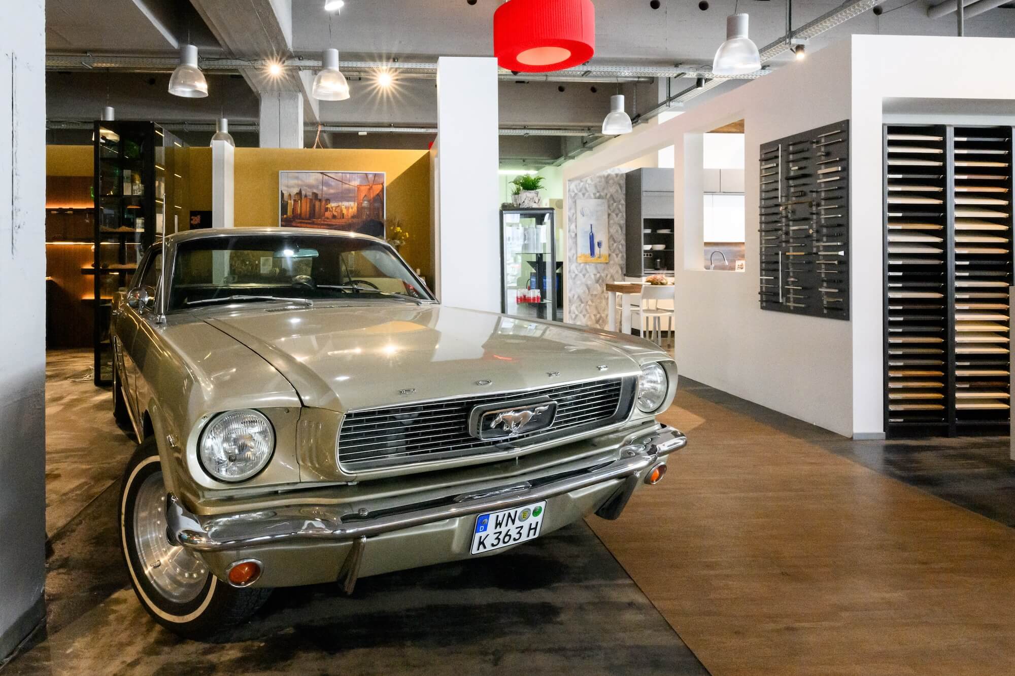 Ford Mustang Küchenhalle Küchenausstellung