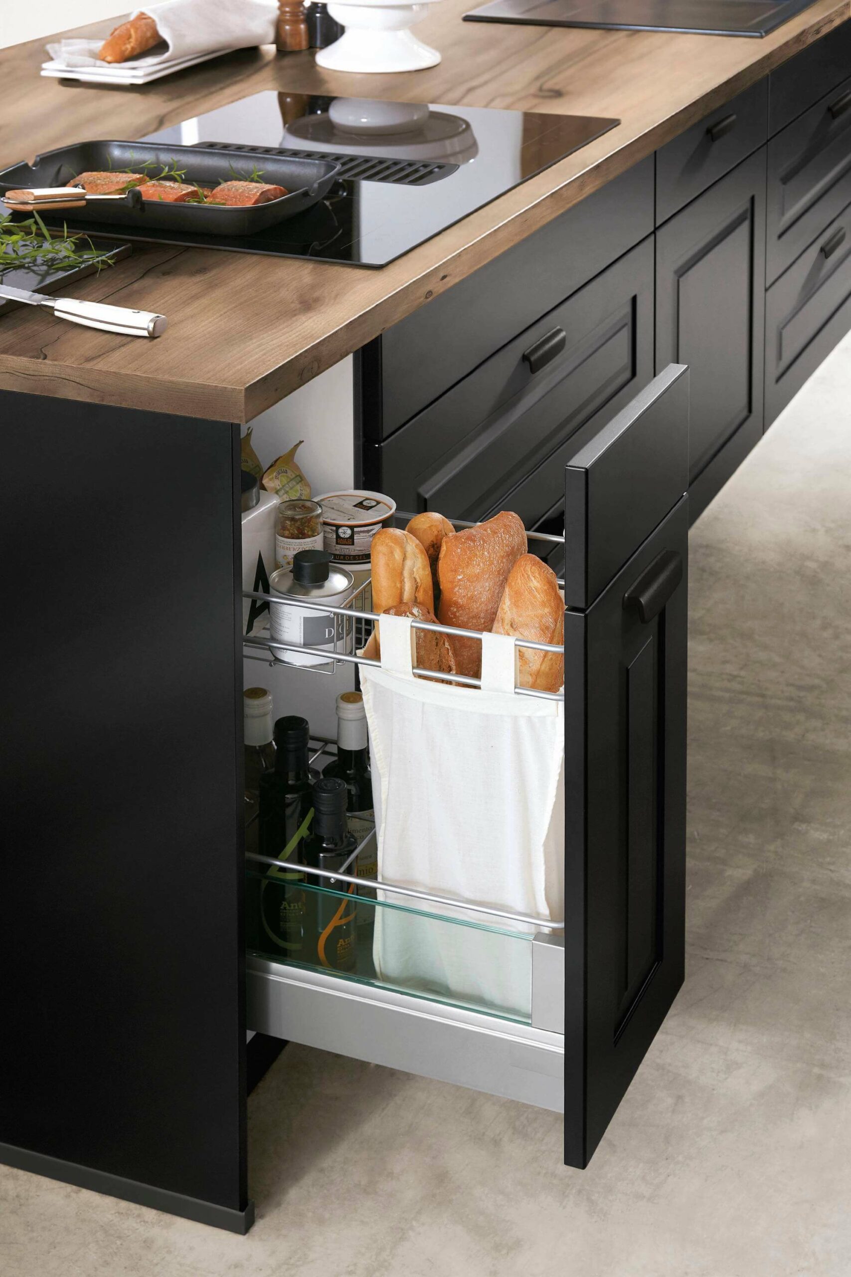 Nobilia Landhausküche Sylt schwarz matt Brotschrank